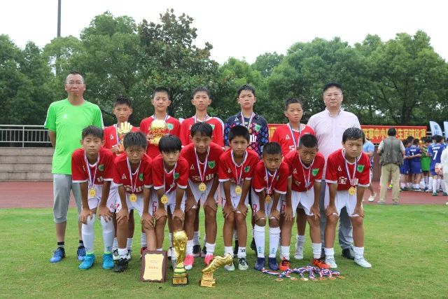 西媒：德科和博扬已离开诺坎普办公区，戈登签约并无破裂风险